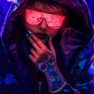 美女把尿口扒开让男人添
